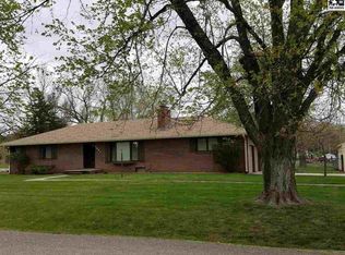 5904 Yucca Rd, Hutchinson, KS 67502