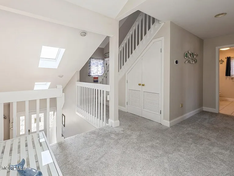 22 Longpoint Dr — Photo 9