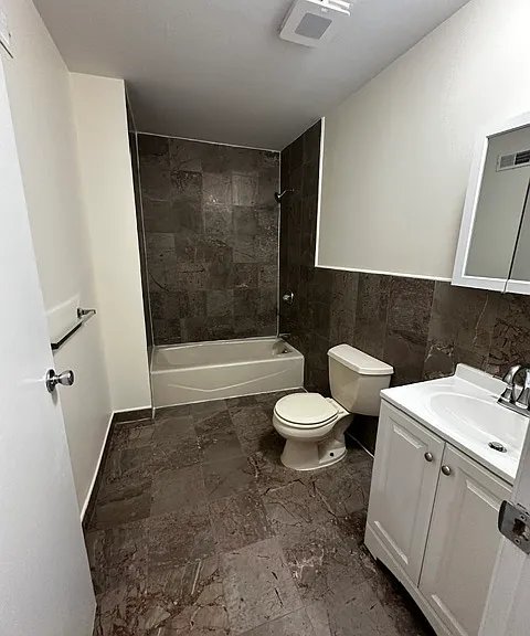 Full bath ( second floor)