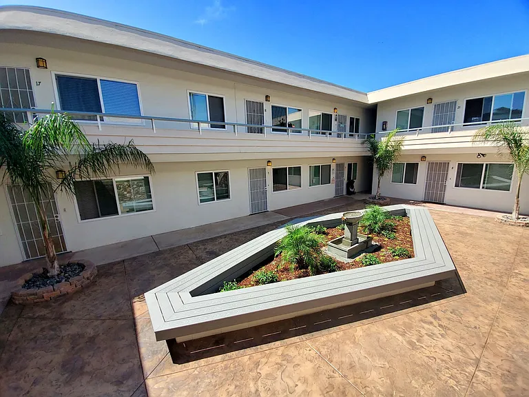 1465 Grand Ave — Photo 34