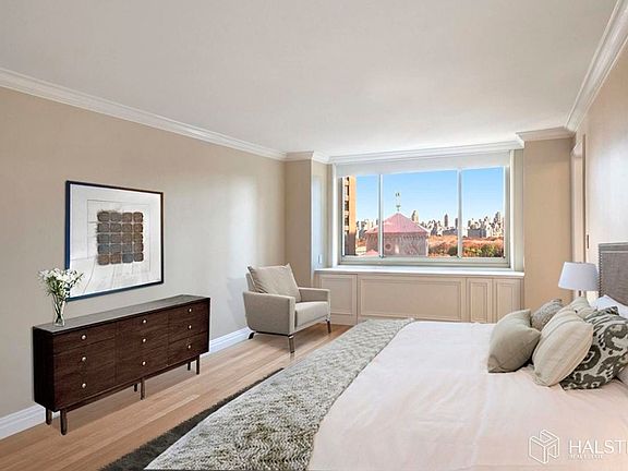3rd image of 30 W 63rd St APT 18VW