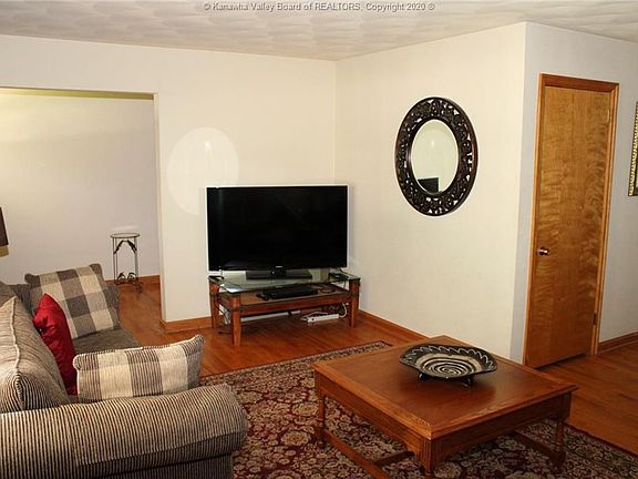 3rd image of 1322 Village Dr