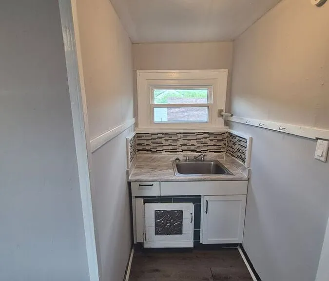614 E 16th St #2 — Photo 6