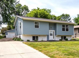 531 E 5th St, Zumbrota, MN 55992