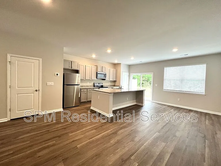 3618 Roseblossom Dr — Photo 3