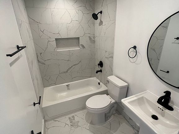 3rd image of 14921 Vanowen St #5