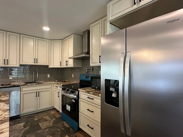 616 Iris St — Photo 14