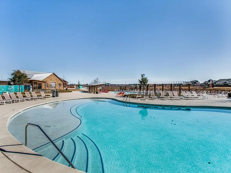 4421 Bandera Dr — Photo 32