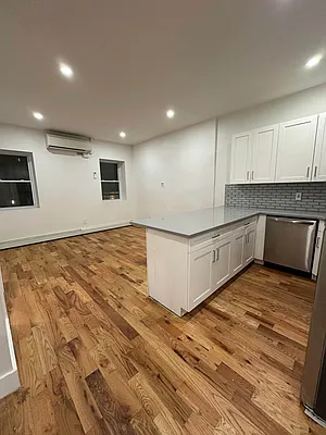 Rented by Budget Real Estate NYC Inc | media 4