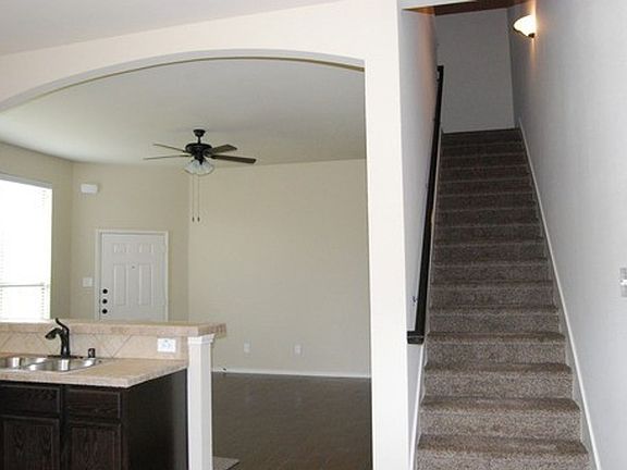 4th image of 375 Orbit Dr