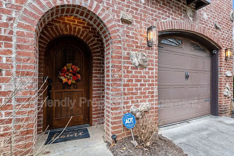 4 bed, 4.0 bath, 2174 sqft, $2,850 — Photo 2