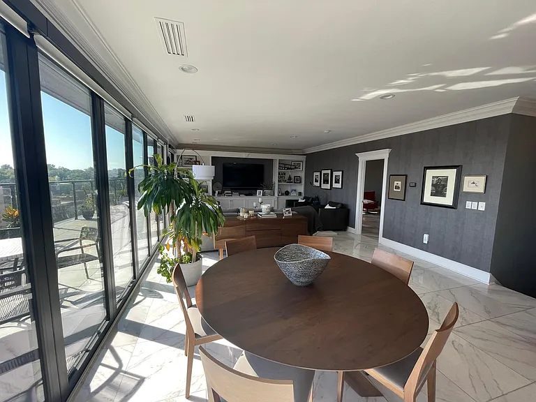 Plaza House — Photo 118