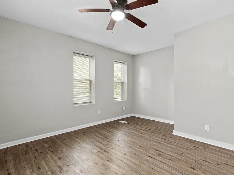 2833 Miami St — Photo 33