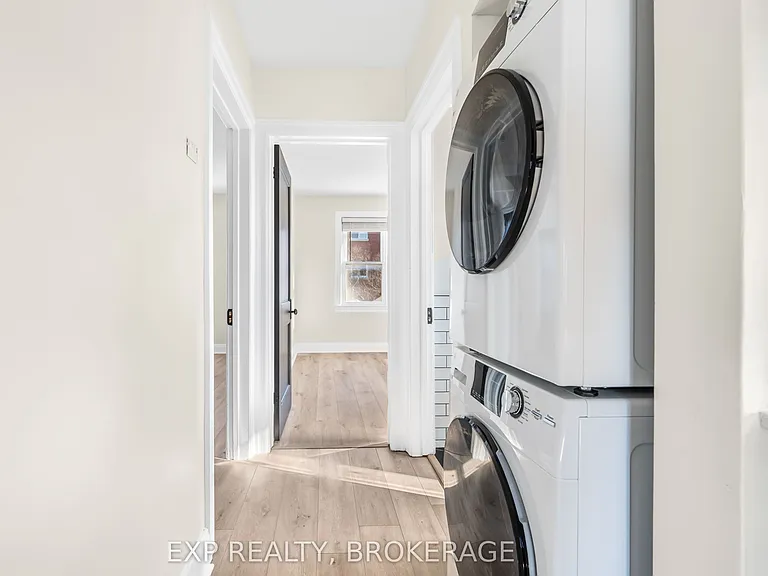 493 College St — Photo 16