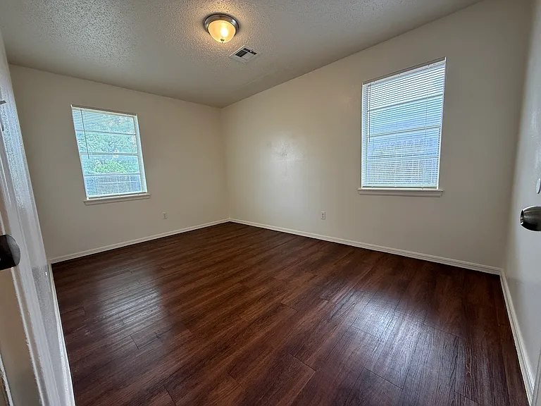 604 Woodland Way — Photo 6