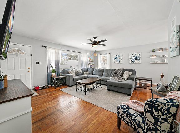 4th image of 228 W Taylor St