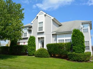 21 Pacer Ln, Freehold, NJ 07728