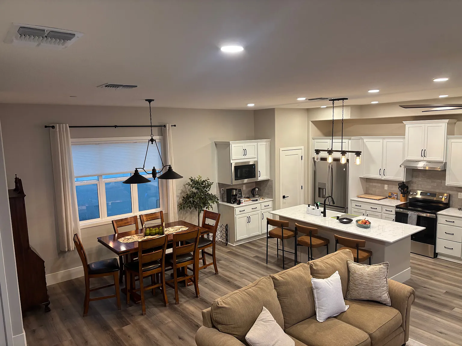 3 bed, 3.5 bath, 2000 sqft, $1,650 — Photo 3
