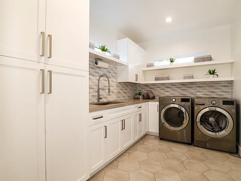 15122 Morrison St — Photo 10