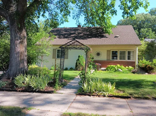 1032 W Cavour Ave, Fergus Falls, MN 56537