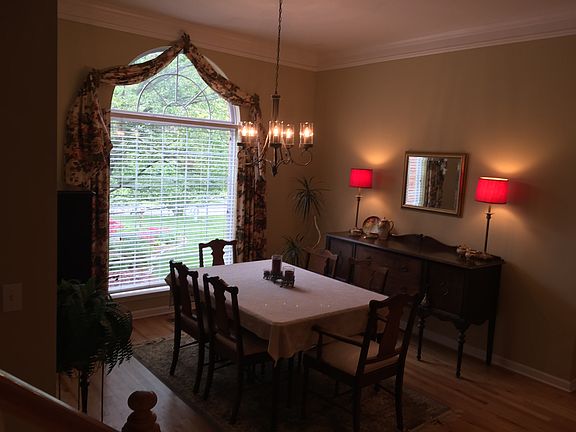 Dining Room w/ Moulding