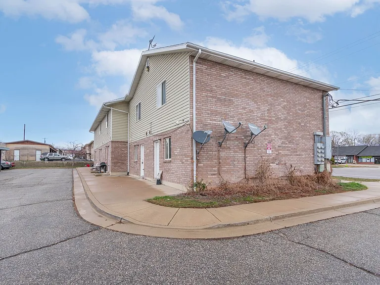 Hillfield Seven Plex — Photo 14
