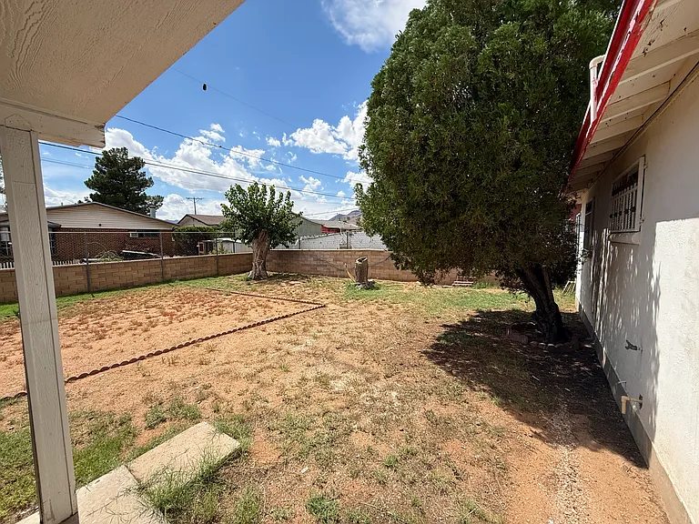 5012 Royal Dr — Photo 16