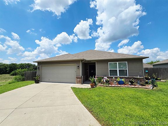 2nd image of 2801 Lariat Ln
