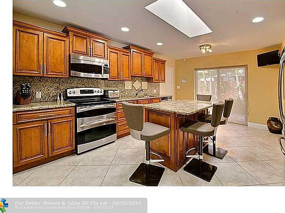 5th image of 2601 NE 35th Dr