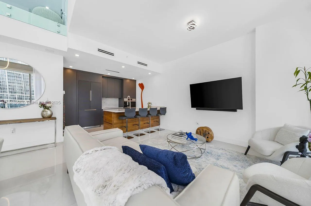 2 bed, 1607 sqft, $11,500 — Photo 3