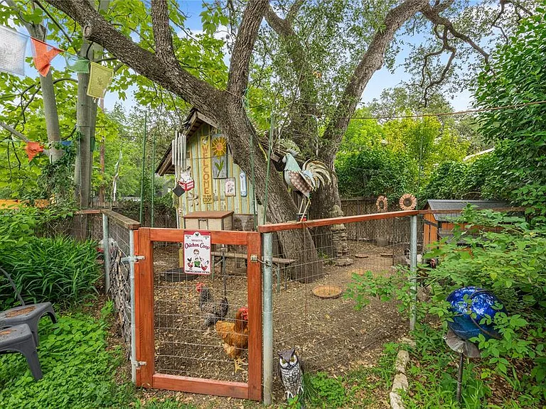 221 Park Ln — Photo 37