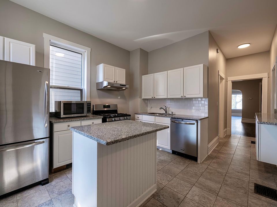 1st image of 3723 N Marshfield Ave #1