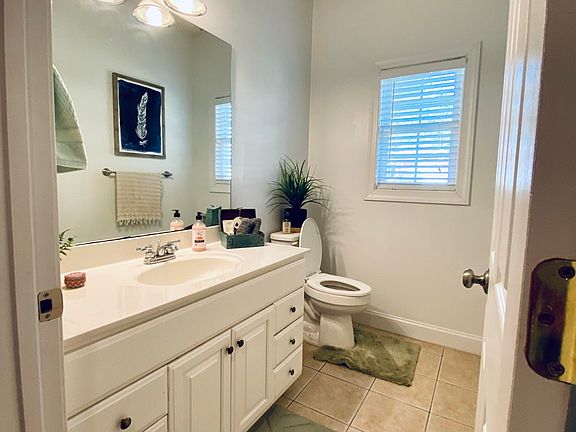 4th image of 107 Willow Creek Ln