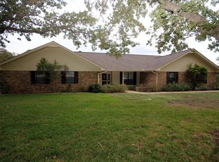 321 Oak Wood Rd E, Kerrville, TX 78028