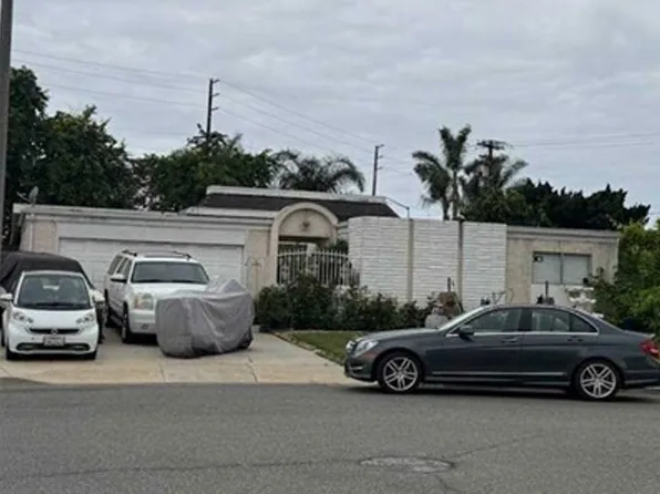 21471 Pinetree Ln, Huntington Beach, CA 92646
