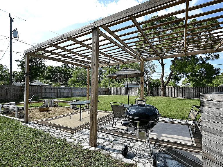 1018 Colonnade Ave SE — Photo 15