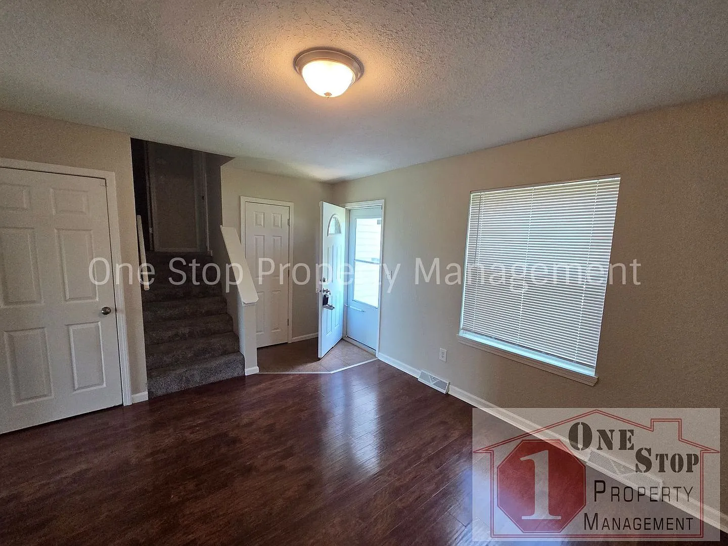 Updated 3 Bedroom, 1 Bathroom Duplex in Independence, MO — Photo 3