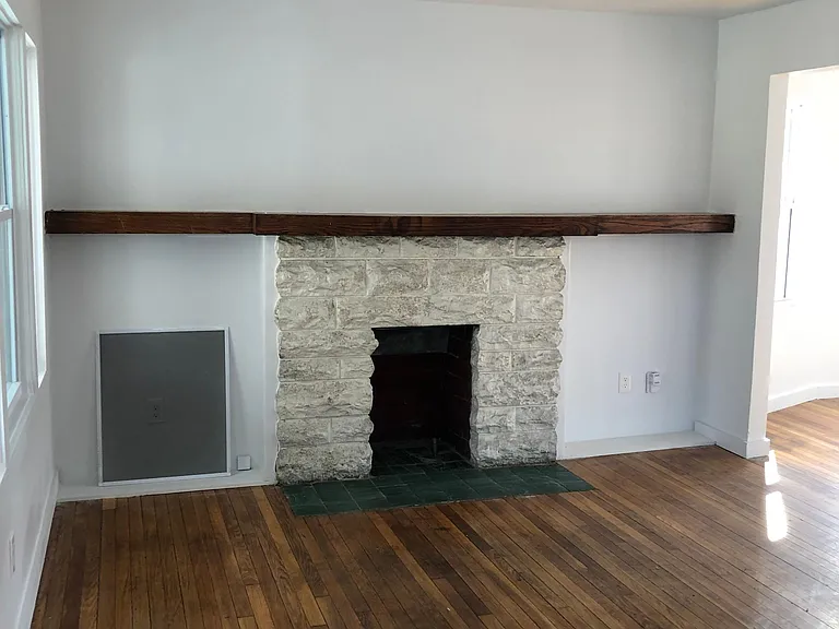 4334 Wayne Ave — Photo 2