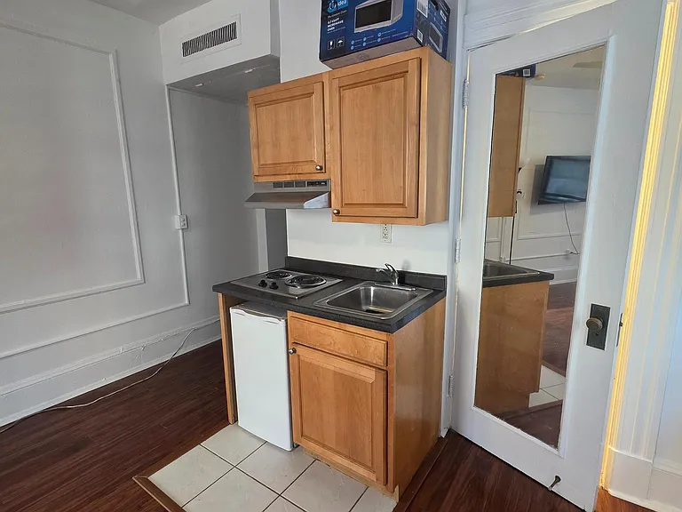1324 Locust St #412 — Photo 9