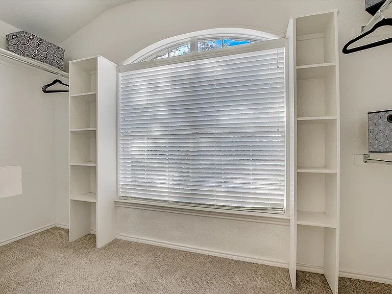 537 Golden Creek Dr — Photo 31