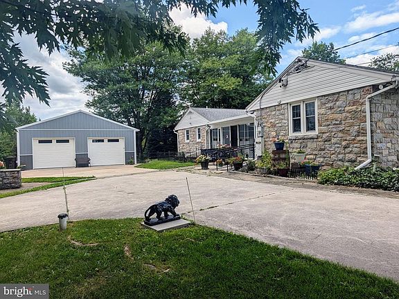 2nd image of 438 Forest Ln