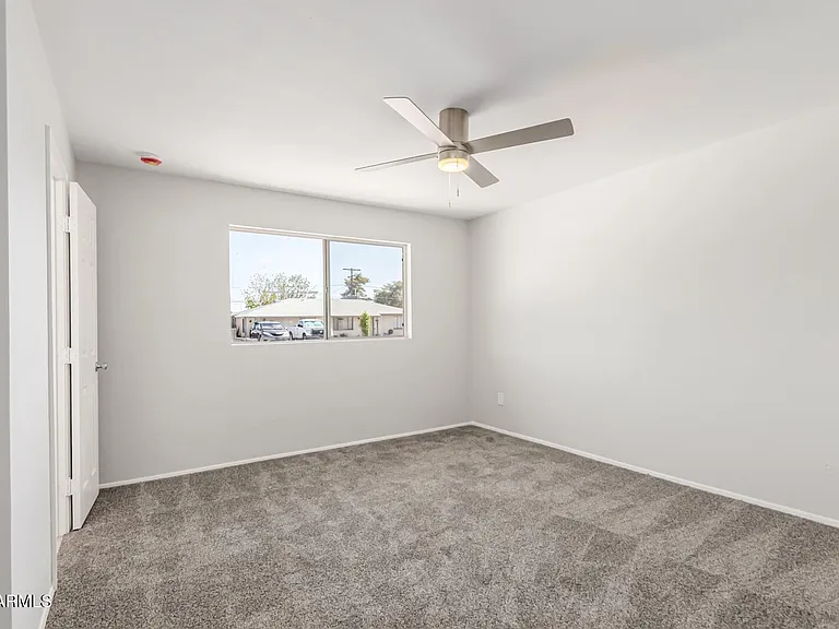 1238 E Vine Ave — Photo 11