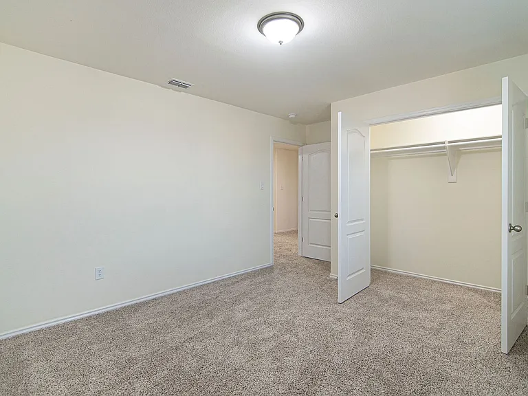 5607 Lone Star Loop — Photo 10