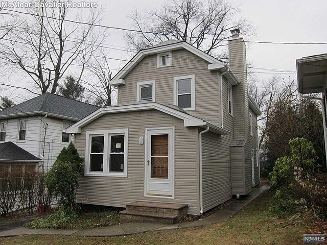 1st image of 441 Woodland Pl