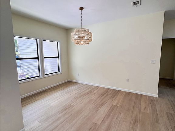 5th image of 102 Tarhill Rd