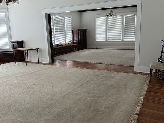 4th image of 402 S Summer St