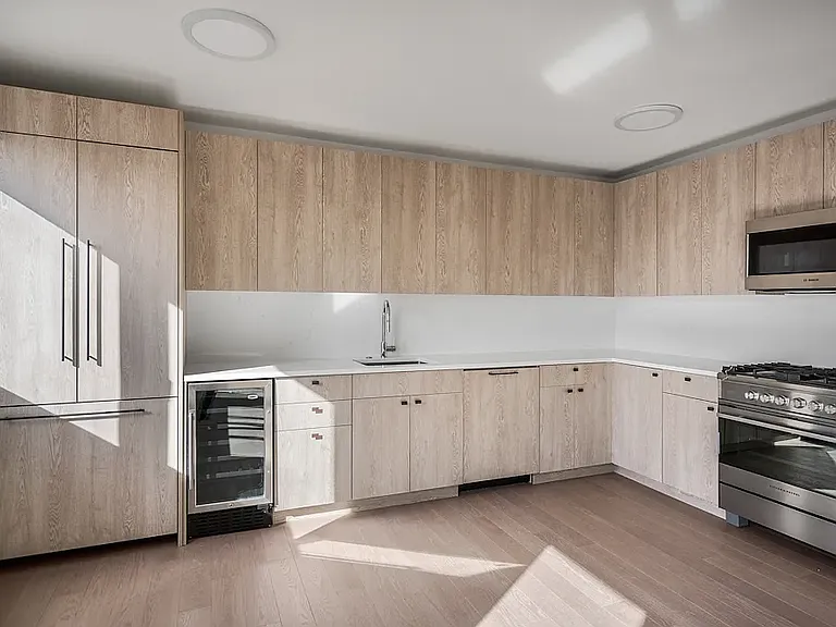 220 E 72nd St #27F — Photo 2
