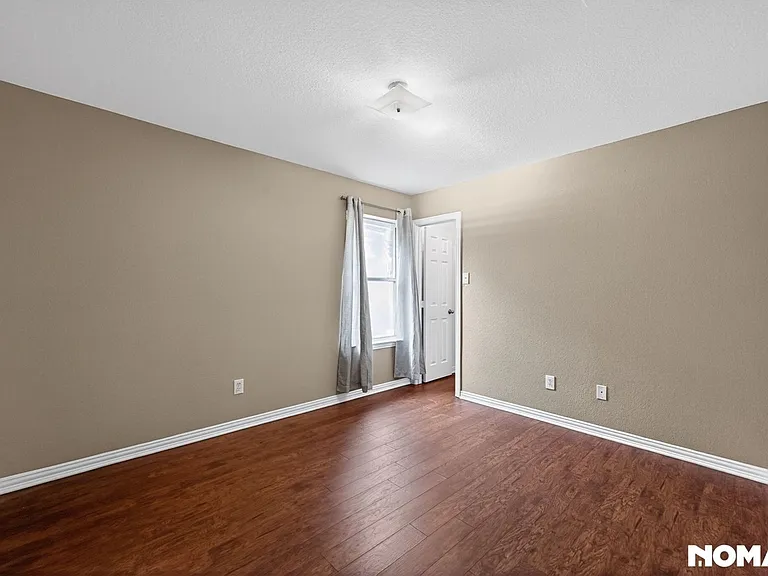 409 Lois Ln — Photo 12