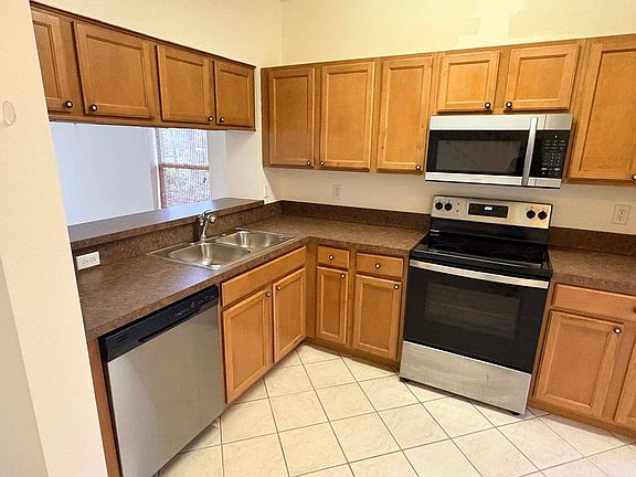 4th image of 8140 Pacific Beach Dr