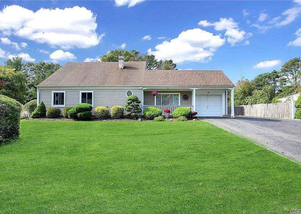 1st image of 20 Redpine Dr